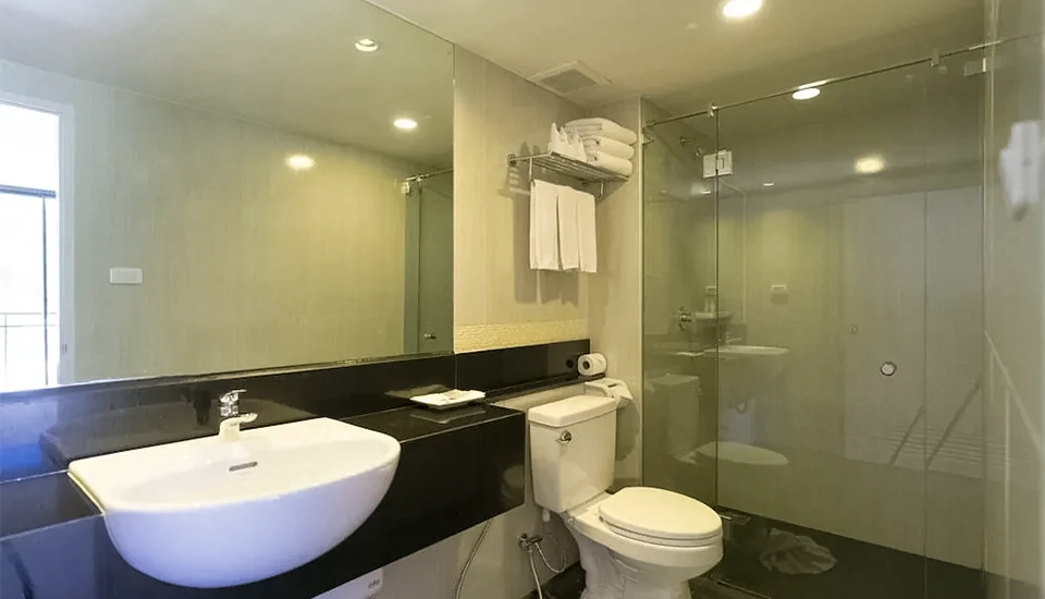 هتل نیو اسکوئر پتونگ پوکت